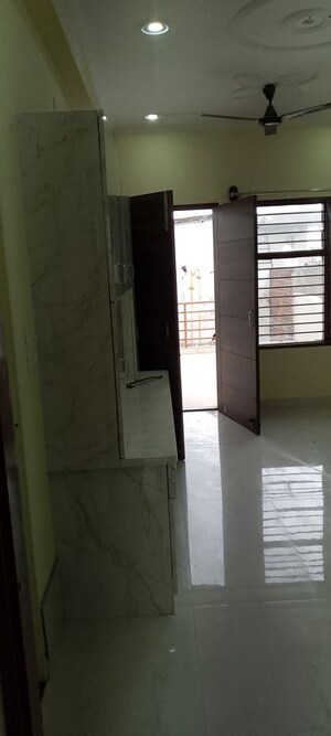 Bathroom in 1.5 BHK Builder Floor at Spring Field, Sector 31 – for Rent