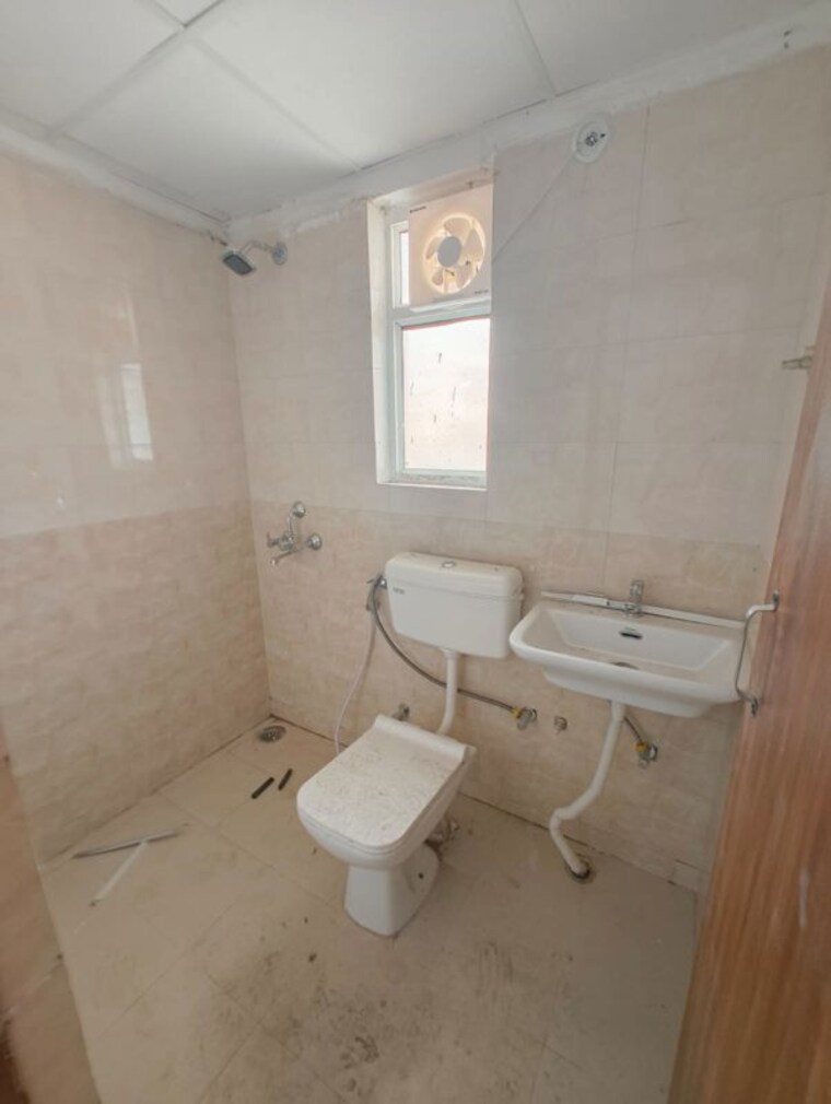 Bathroom, rof-amaltas 3 Bedroom 645 Sq.Ft. Apartment In Sector 92 Gurgaon 10643027