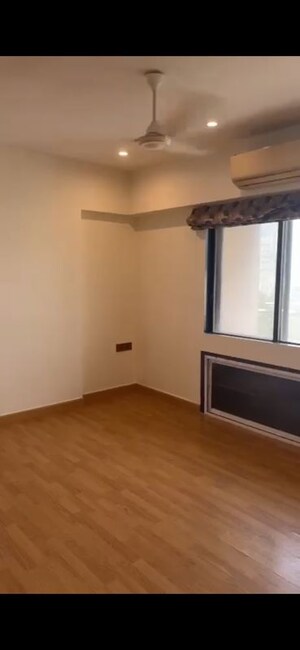 Room in 3 BHK Apartment at Om Ratan Apartment, Worli – for Rent