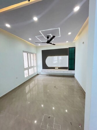 3.5 BHK + Prayer Room,Servant Room,Study Room,Extra Room,Basement,Store Room 1800 Sq.Ft. Apartment in UPAVP Ganga Yamuna And Hindon Enclave