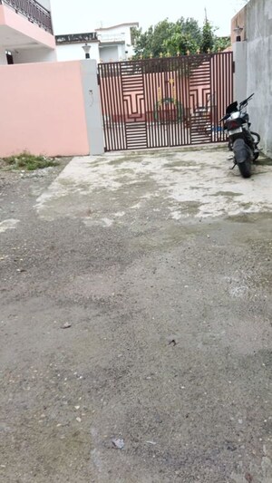 Parking in 2 BHK Builder Floor at Aman Vihar – for Rent