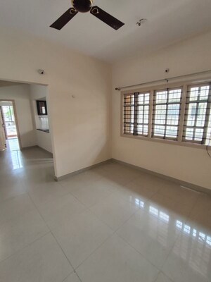 Room in 2 BHK Builder Floor at Koramangala – for Rent