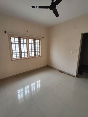 Room in 2 BHK Builder Floor at Koramangala – for Rent