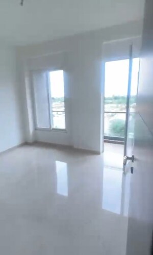 Room in 3 BHK Apartment at Smart World Orchard, Sector 61 – for Rent