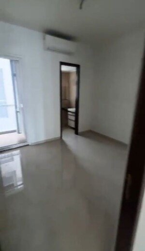 Room in 3 BHK Apartment at Smart World Orchard, Sector 61 – for Rent