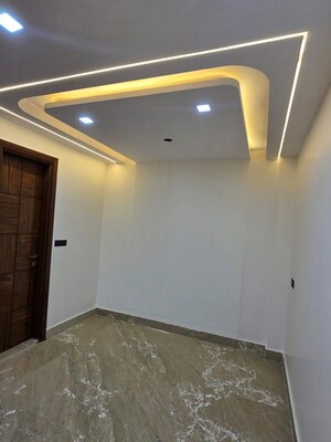 Room in 3 BHK Builder Floor at Rajouri Garden – for Rent