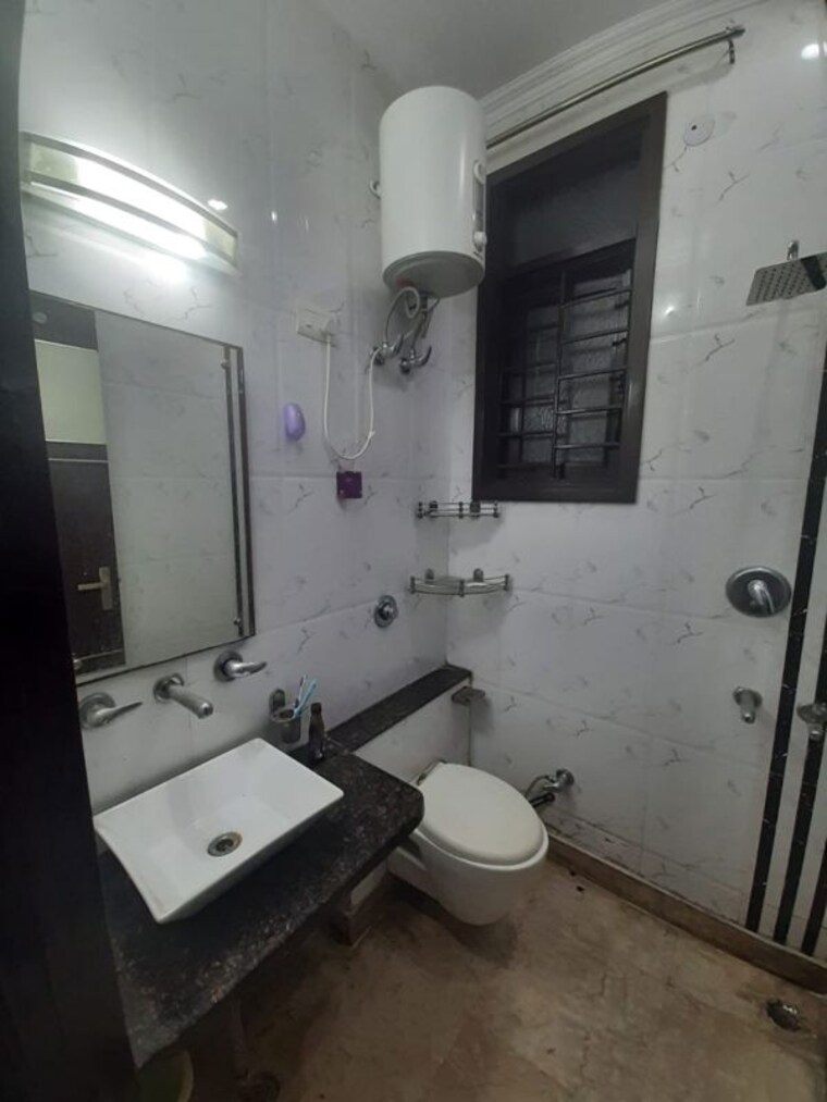 Bathroom, subhash nagar 2 Bedroom 100 Sq.Yd. Builder Floor In Subhash Nagar Delhi 10643136