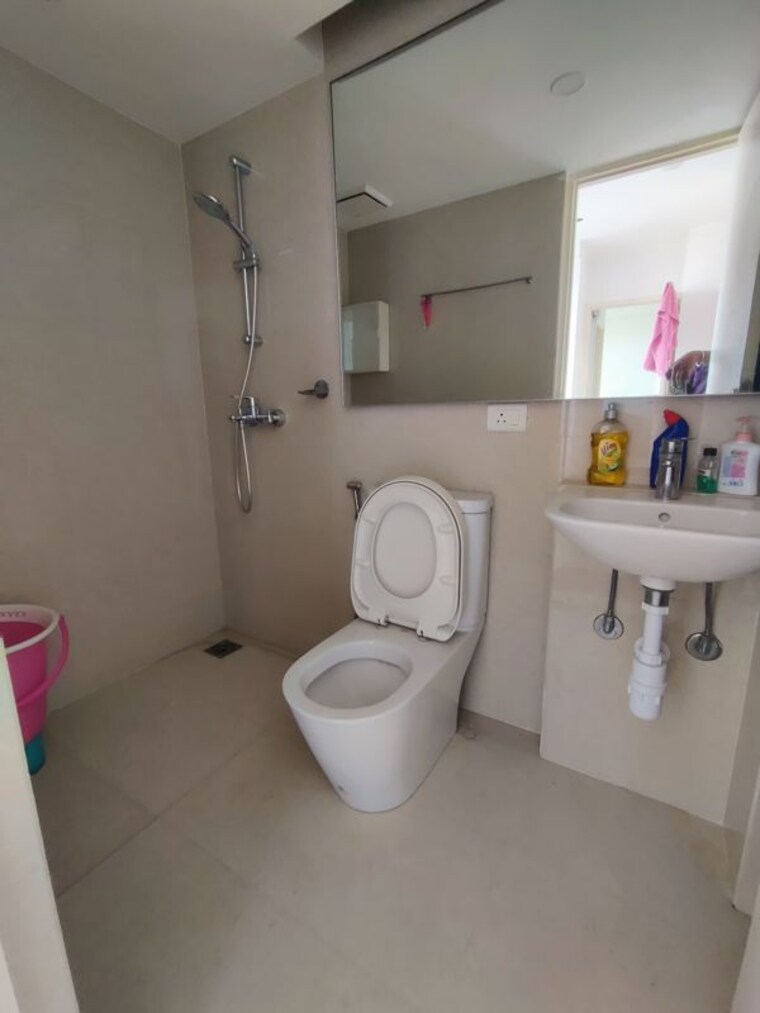 Bathroom, lodha-splendora 2 Bedroom 700 Sq.Ft. Apartment In Ghodbunder Road Thane 10643169
