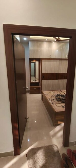 Room in 2 BHK Apartment at Ansal Serene Lakeview, Sushant Golf City – for Rent