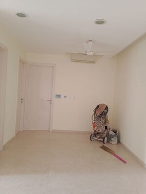 Room in 2 BHK Apartment at Lodha Fiorenza, Goregaon East – for Rent