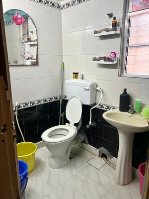 Team Area in 2 BHK Apartment at Naktala – for Sale