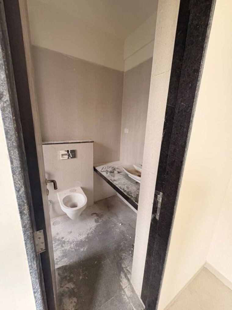 Bathroom, sheth-zuri 2 Bedroom 850 Sq.Ft. Apartment In Laxmi Nagar Thane 10643098