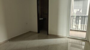 Room in 3 BHK Apartment at Smart World Orchard, Sector 61 – for Rent