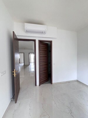 Building Lobby in 3 BHK Apartment at Smart World Orchard, Sector 61 – for Sale