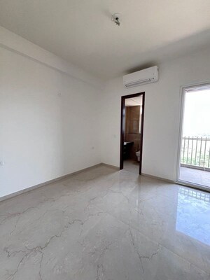 Room in 3 BHK Apartment at Smart World Orchard, Sector 61 – for Sale