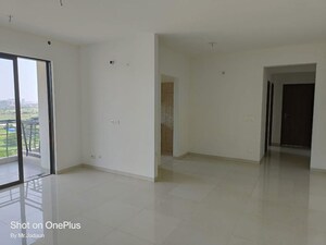 Room in 2.5 BHK Apartment at Godrej Icon, Sector 88a – for Sale