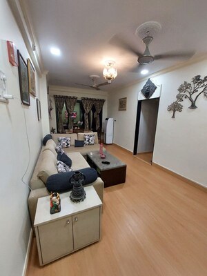 Team Area in 2 BHK Apartment at Powai – for Rent