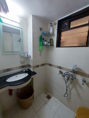 Team Area in 2 BHK Apartment at Powai – for Rent