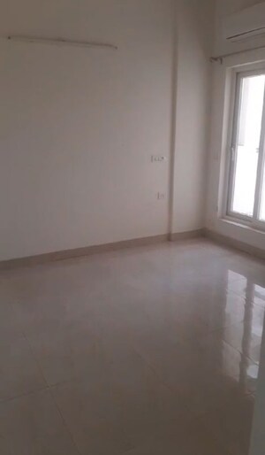 Room in 3 BHK Apartment at Shree Vardhman Victoria, Sector 70 – for Rent