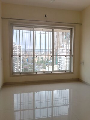 Room in 3 BHK Apartment at Romell Diva, Malad West – for Rent