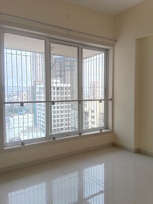 Room in 3 BHK Apartment at Romell Diva, Malad West – for Rent