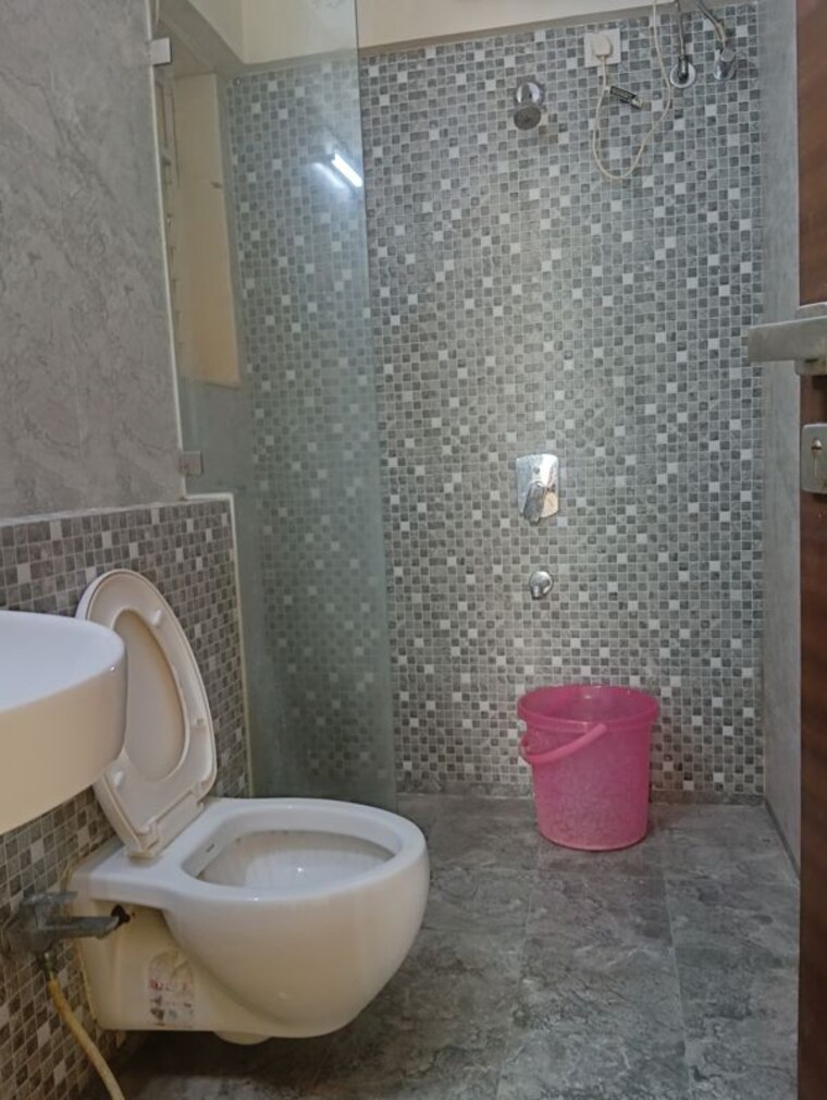 Bathroom, romell-diva 3 Bedroom 1000 Sq.Ft. Apartment In Malad West Mumbai 10643266