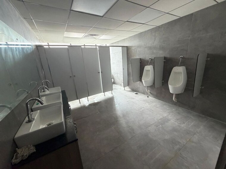 Team Area, netaji subhash place Commercial Office Space 6150 Sq.Ft. In Netaji Subhash Place Delhi 10643241