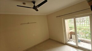 Room in 3 BHK Apartment at Paramount Floraville, Sector 137 – for Rent