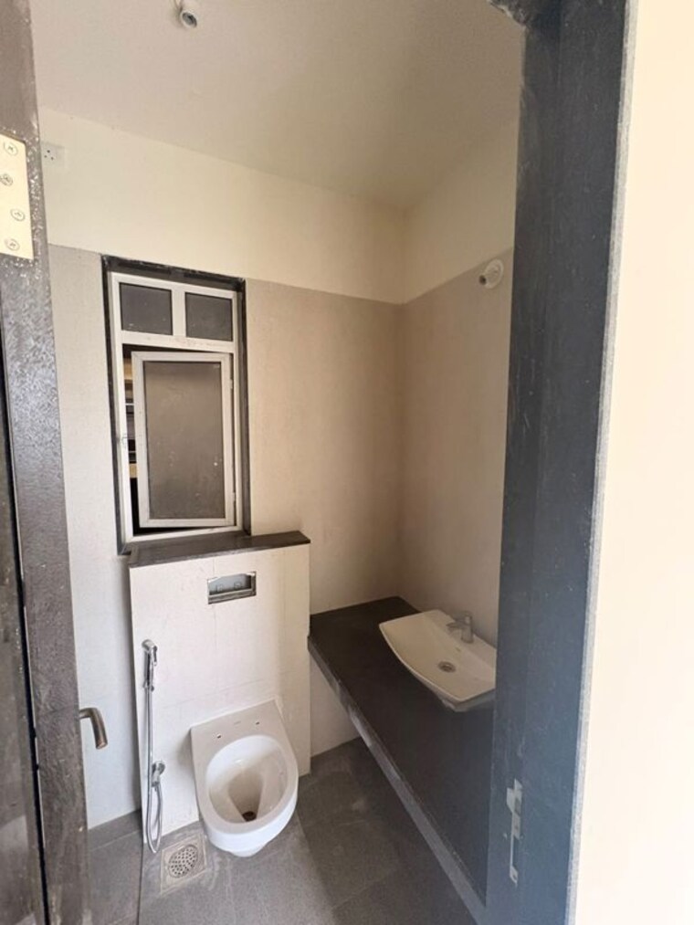 Bathroom, sheth-zuri 3 Bedroom 1023 Sq.Ft. Apartment In Laxmi Nagar Thane 10643275