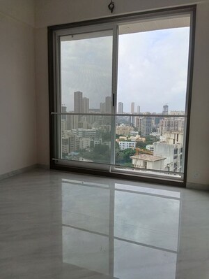 Room in 3 BHK Apartment at Kabra Garnet, Malad West – for Rent