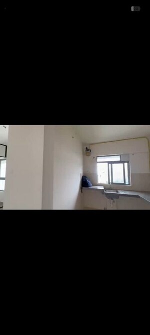 Room in 1.5 BHK Apartment at Piramal Vaikunth, Balkum Pada – for Rent