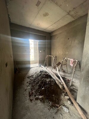 Parking in 3 BHK Builder Floor at Shahpur Bamheta – for Sale