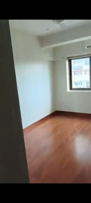 Room in 2 BHK Apartment at Cuffe Parade – for Rent