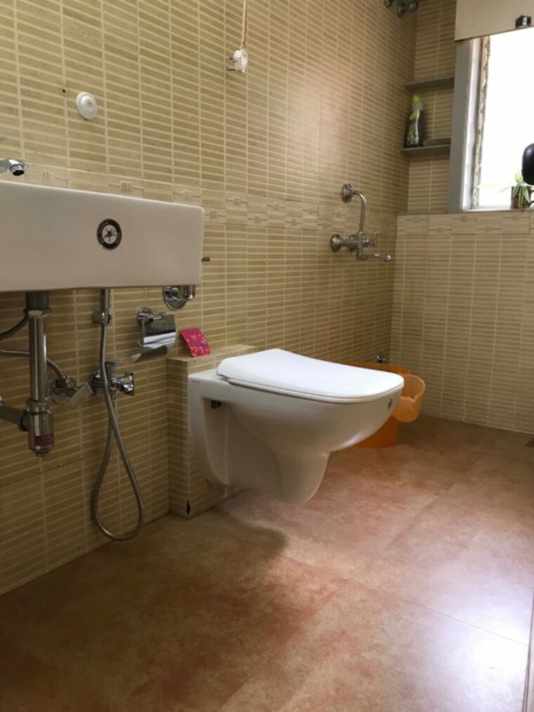Bathroom, atlas-skywalker-chs 2 Bedroom 895 Sq.Ft. Apartment In Andheri West Mumbai 10643334