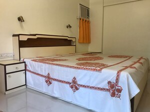 Bedroom in 2 BHK Apartment at Atlas Skywalker CHS, Andheri West – for Rent
