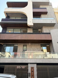 4 BHK + Servant Room Builder Floor For Sale in Safdarjung Enclave