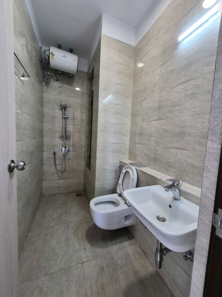 Bathroom, adani-ten-bkc 3 Bedroom 1250 Sq.Ft. Apartment In Bandra East Mumbai 10643378