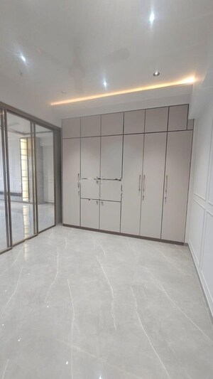Room in 2 BHK Apartment at L And T Seawoods Residences, Seawoods – for Rent