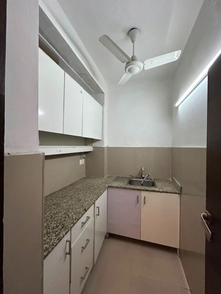 Kitchen, defence colony 4 Bedroom 2700 Sq.Ft. Builder Floor In Defence Colony Delhi 10643408