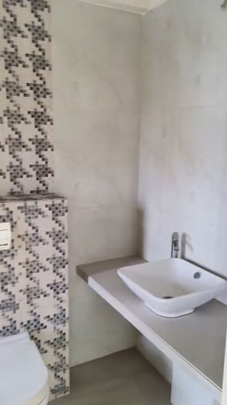 Bathroom, chembur 2 Bedroom 975 Sq.Ft. Apartment In Chembur Mumbai 10643454