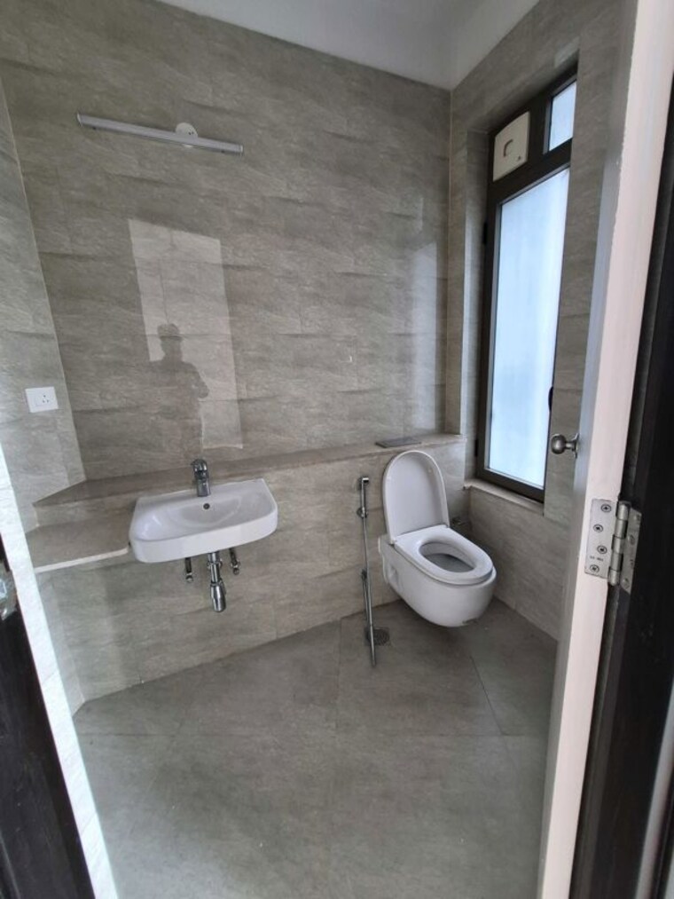 Bathroom, adani-ten-bkc 4 Bedroom 1456 Sq.Ft. Apartment In Bandra East Mumbai 10643484