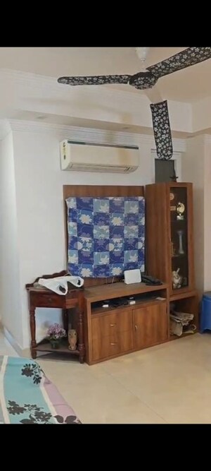 Furnished Amenities in 3 BHK Builder Floor at Chittaranjan Park – for Sale