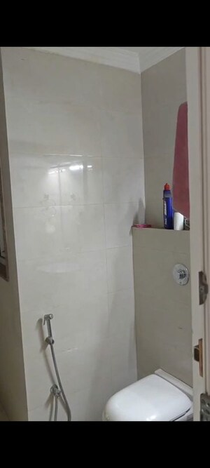 Furnished Amenities in 3 BHK Builder Floor at Chittaranjan Park – for Sale