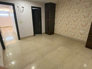 Room in 3 BHK Builder Floor at Rajouri Garden – for Rent
