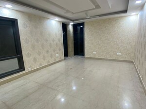 Room in 3 BHK Builder Floor at Rajouri Garden – for Rent