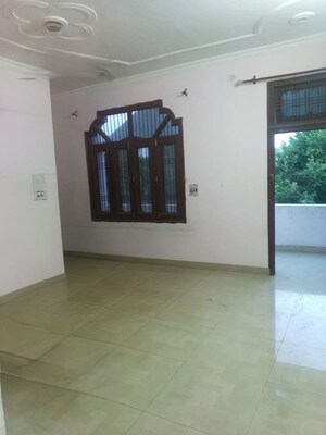 Room in 2 BHK Builder Floor at Lda Colony – for Rent