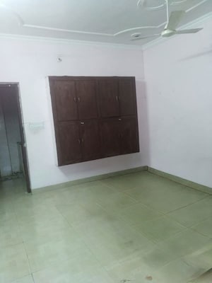 Room in 2 BHK Builder Floor at Lda Colony – for Rent
