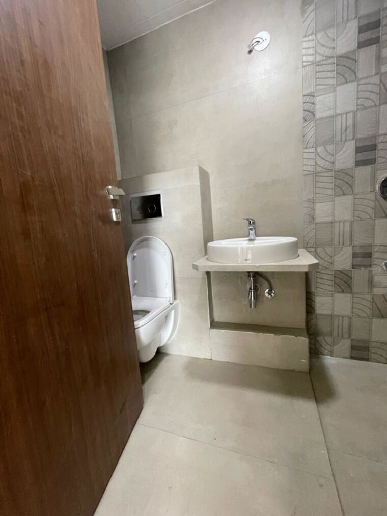 Bathroom, hubtown-seasons 3 Bedroom 1050 Sq.Ft. Apartment In Chembur Mumbai 10640539