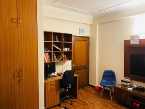 Room in 3 BHK Apartment at Shivalik Colony – for Sale