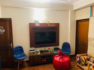 Room in 3 BHK Apartment at Shivalik Colony – for Sale